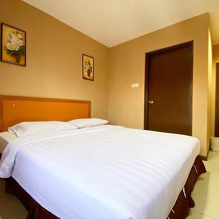 Oyo 90108 Hotel Kaya Kota Kinabalu Exterior photo