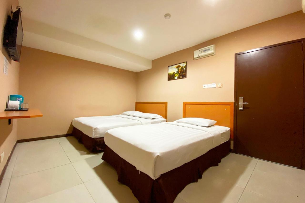 Oyo 90108 Hotel Kaya Kota Kinabalu Exterior photo
