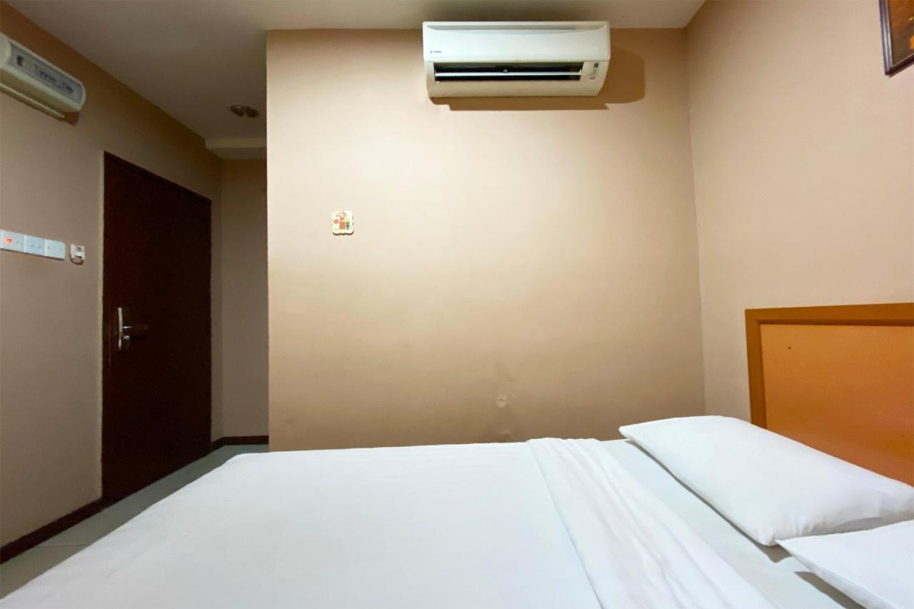 Oyo 90108 Hotel Kaya Kota Kinabalu Exterior photo