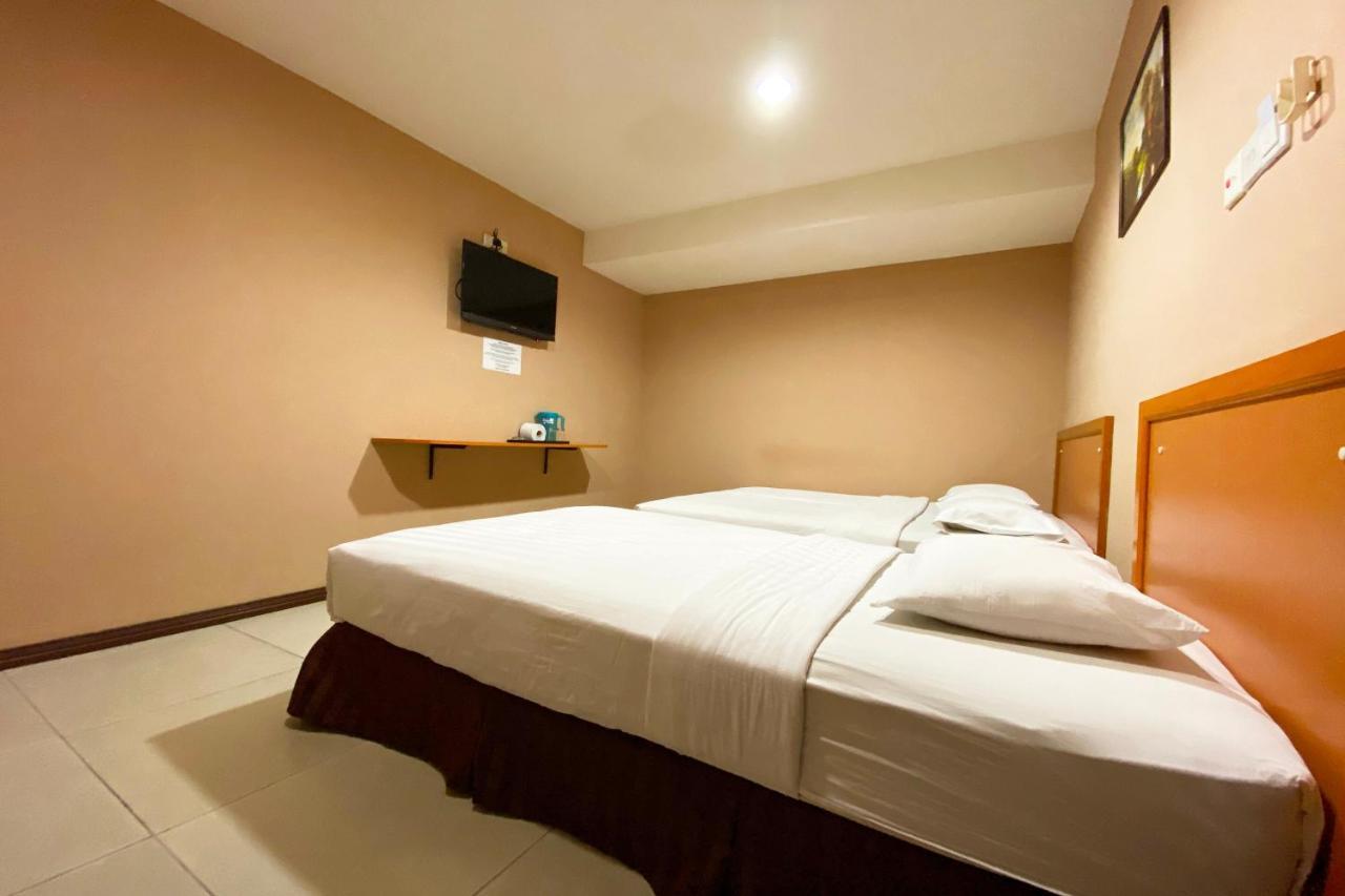 Oyo 90108 Hotel Kaya Kota Kinabalu Exterior photo