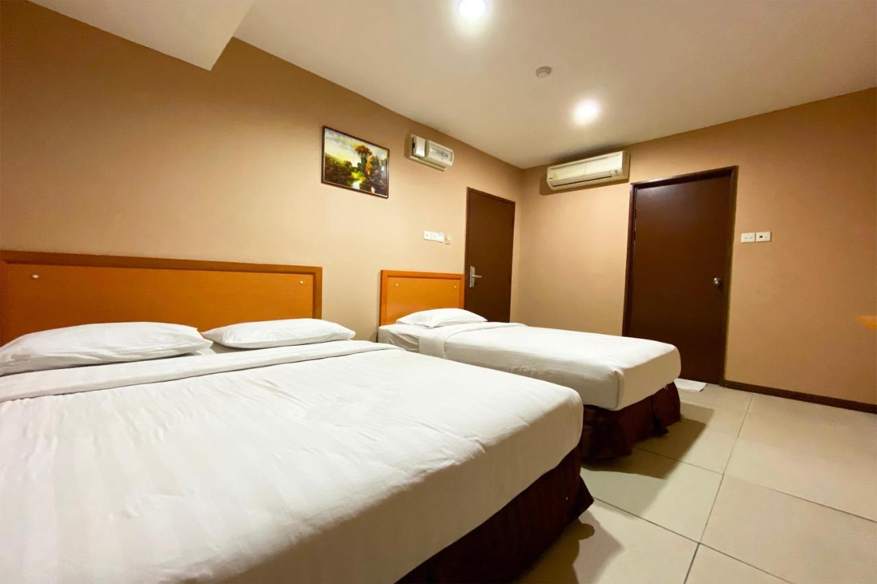 Oyo 90108 Hotel Kaya Kota Kinabalu Exterior photo